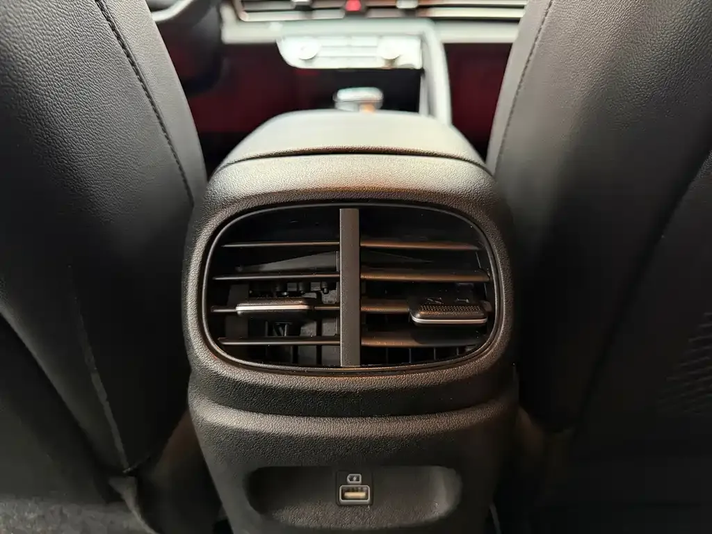 Hyundai Elantra — фото 10