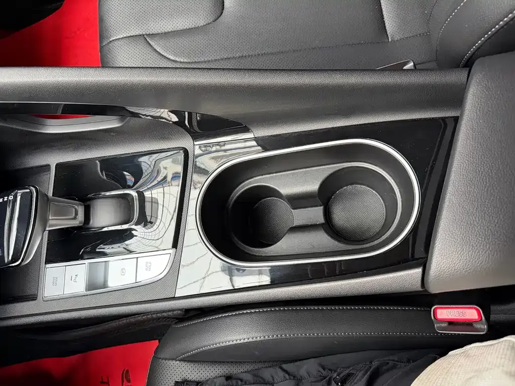 Hyundai Elantra — фото 7