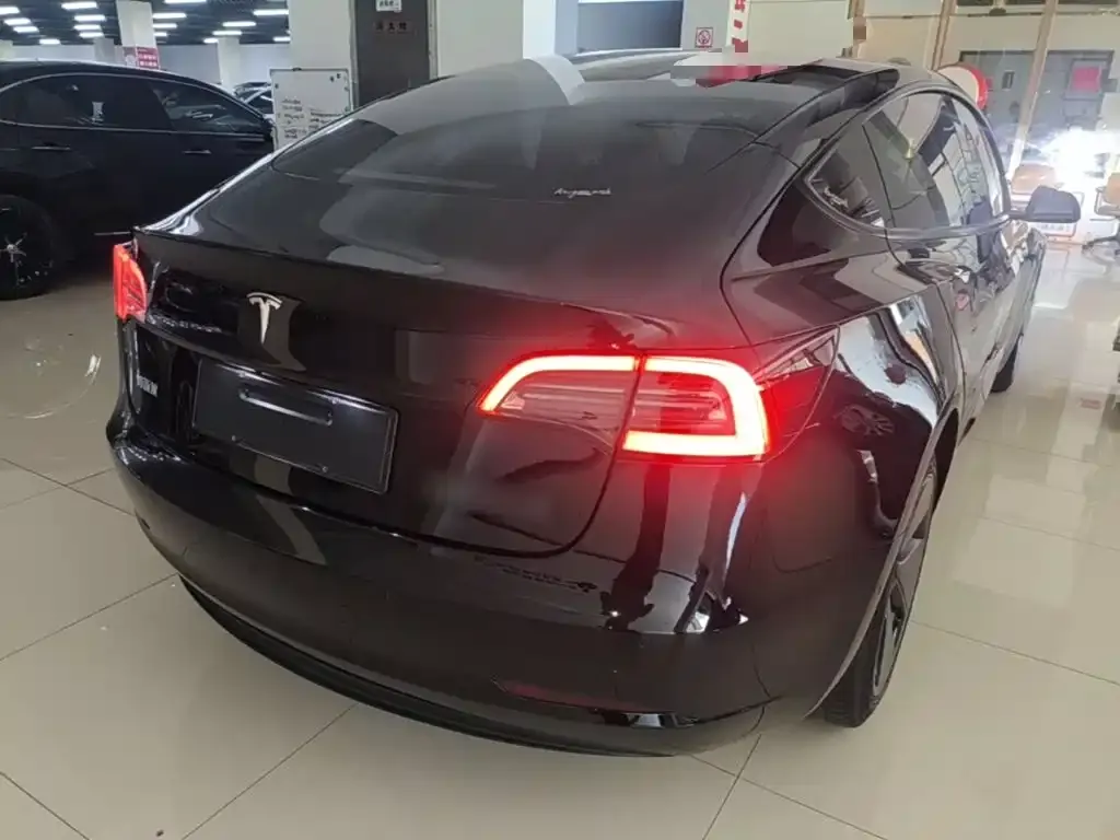 Tesla Model 3 — фото 5
