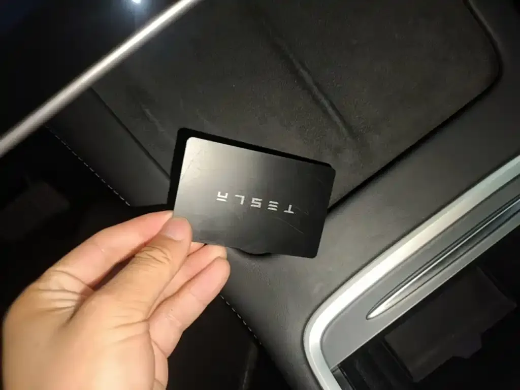 Tesla Model 3 — фото 10