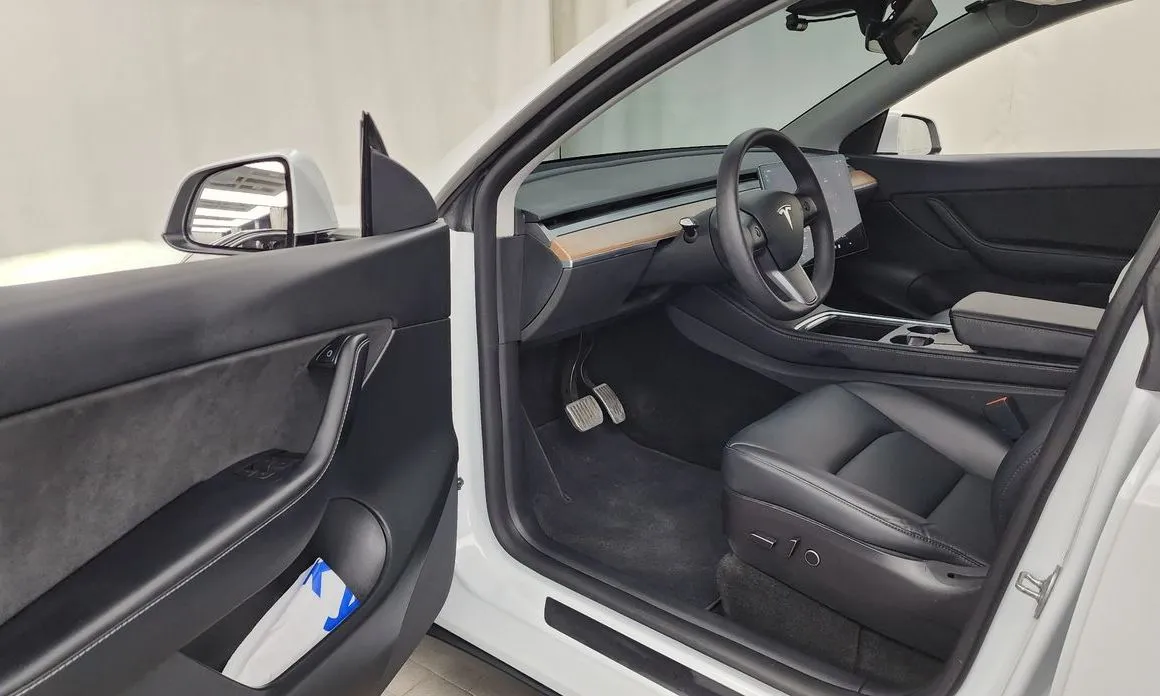 Tesla Model Y — фото 9