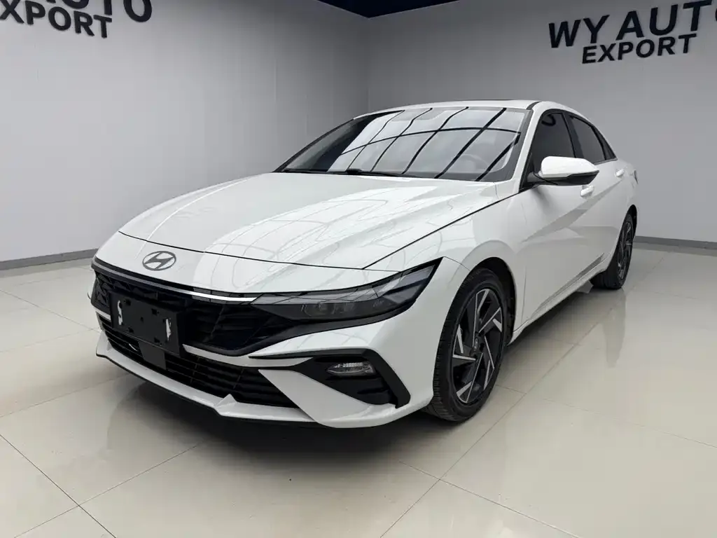 Hyundai Elantra — фото 1