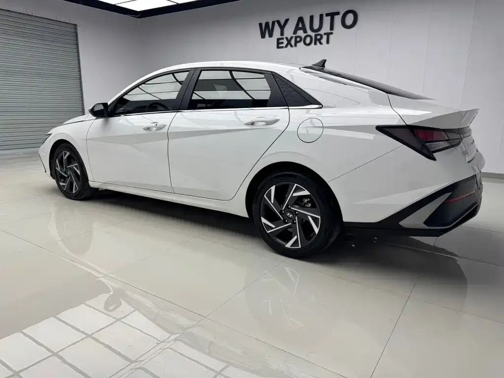 Hyundai Elantra — фото 4