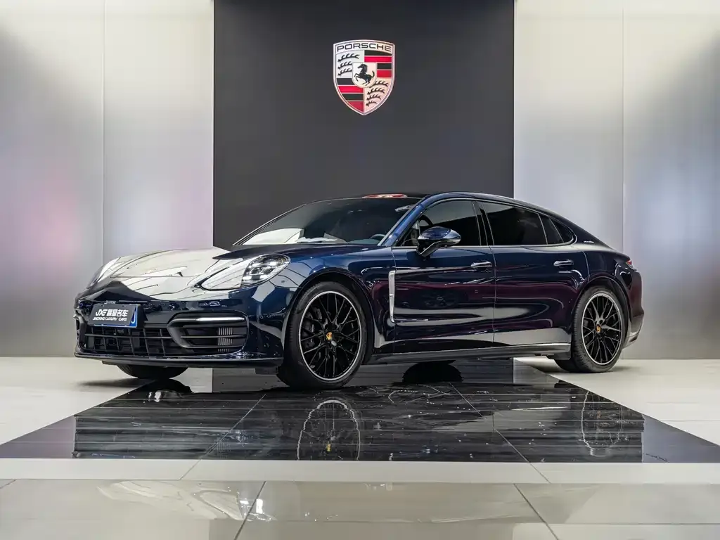 Porsche Panamera — фото 1