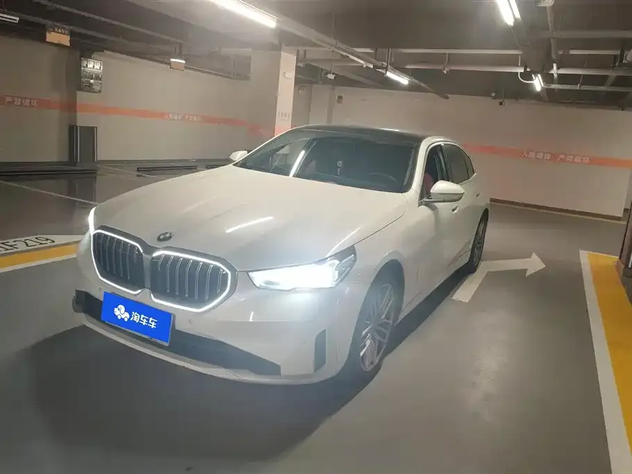 BMW 5 Series — фото 1