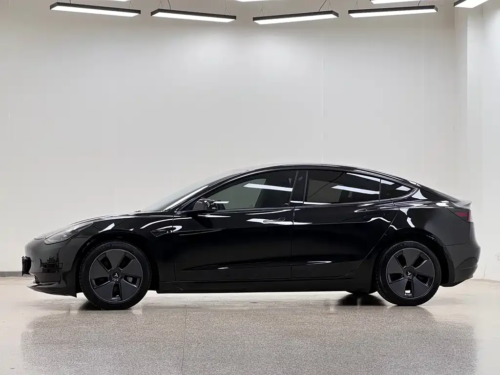 Tesla Model 3 — фото 7