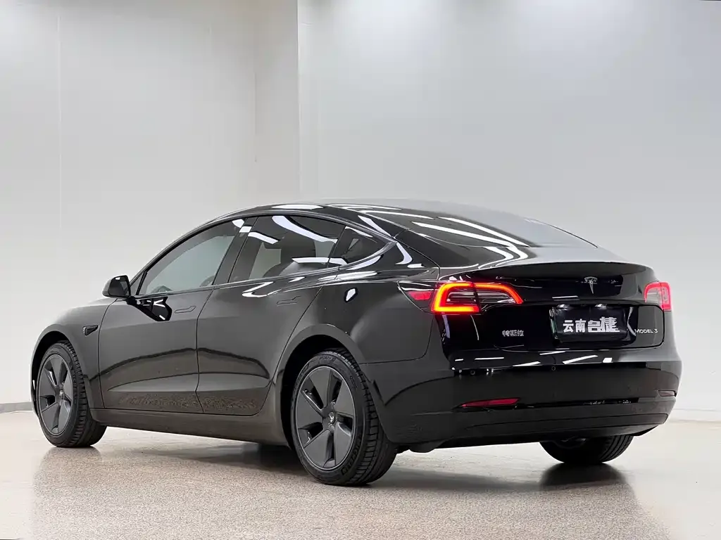 Tesla Model 3 — фото 5
