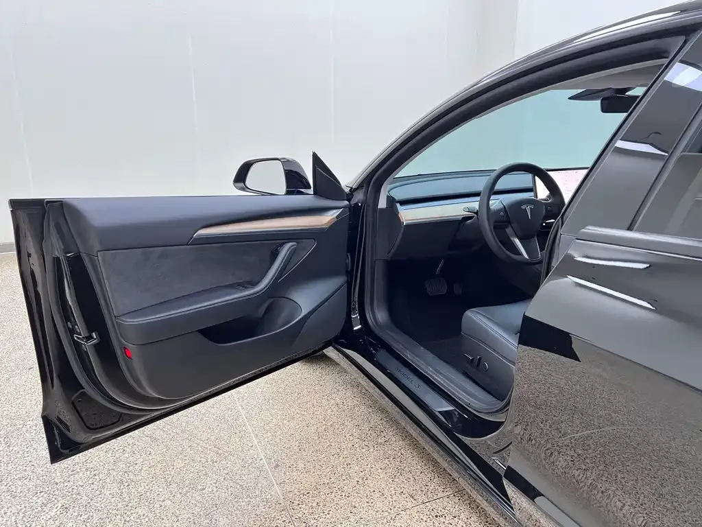 Tesla Model 3 — фото 10