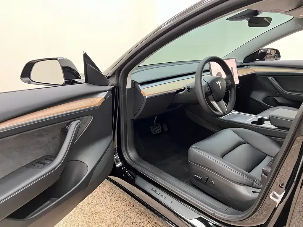 Tesla Model 3 — фото 6