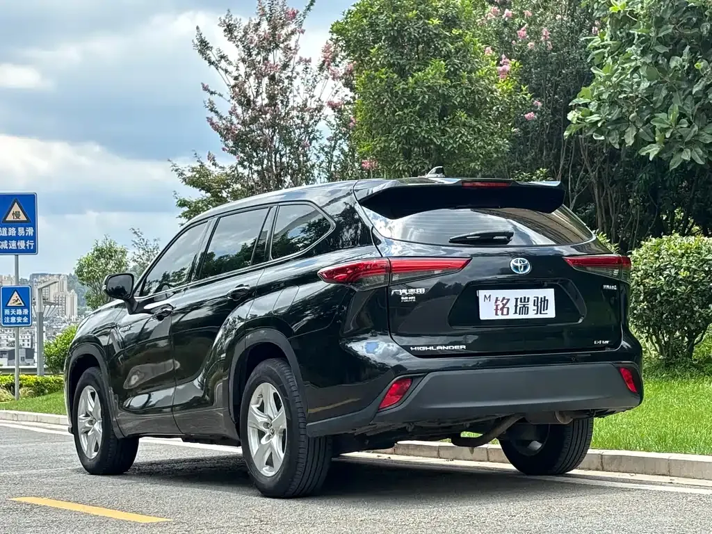 Toyota Highlander — фото 8
