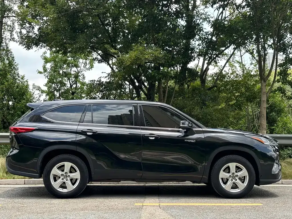 Toyota Highlander — фото 9