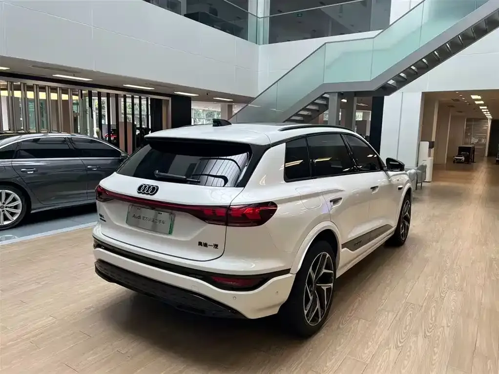 Audi Q6L e-tron — фото 9