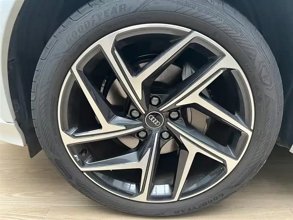 Audi Q6L e-tron — фото 10