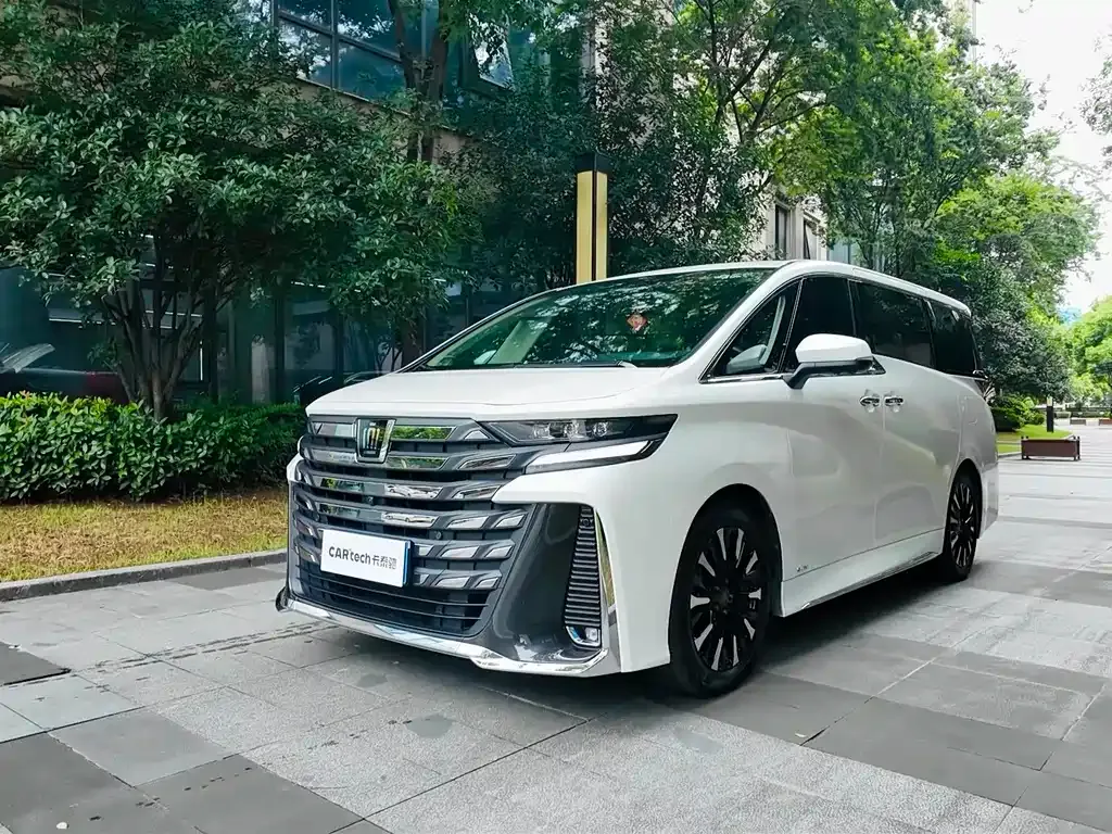 Toyota Vellfire — фото 1