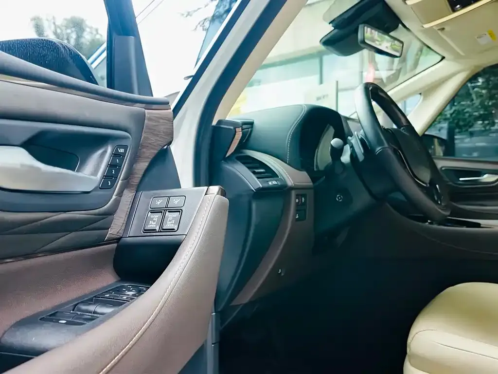 Toyota Vellfire — фото 2