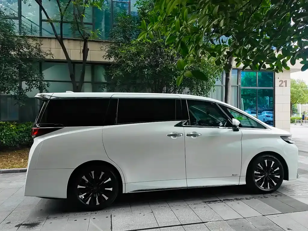 Toyota Vellfire — фото 9