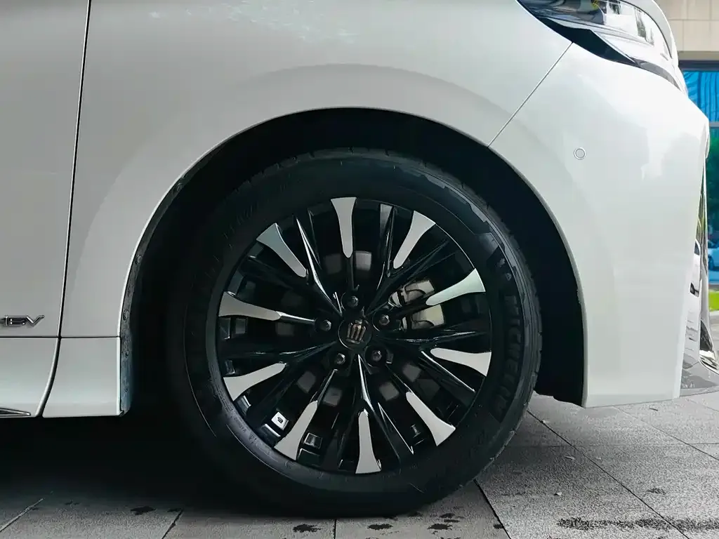 Toyota Vellfire — фото 7