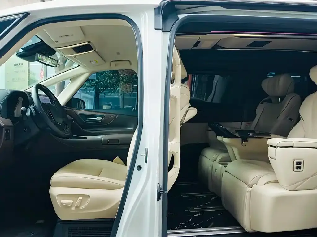 Toyota Vellfire — фото 4