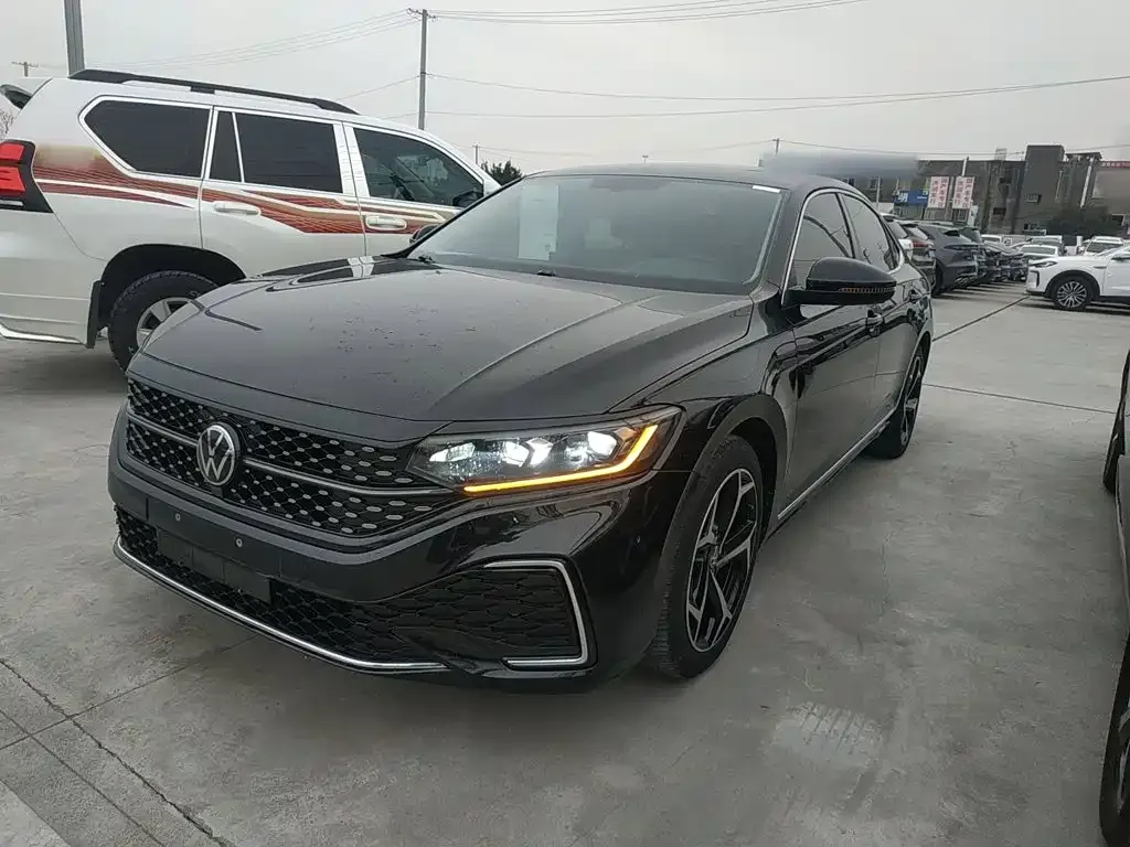 Volkswagen Passat — фото 1