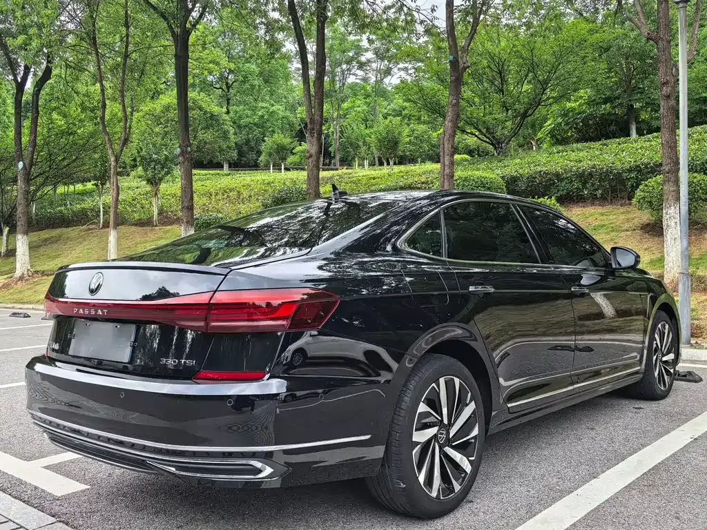 Volkswagen Passat — фото 6