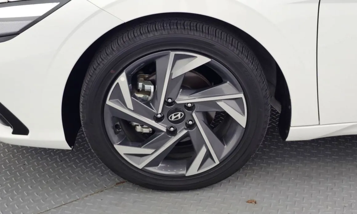 Hyundai AVANTE — фото 3