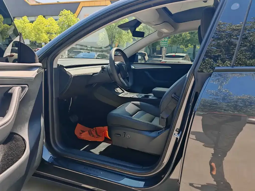 Tesla Model Y — фото 4