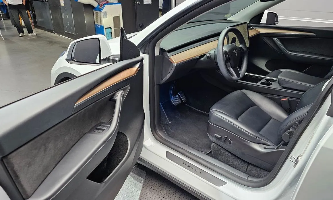 Tesla Model Y — фото 10