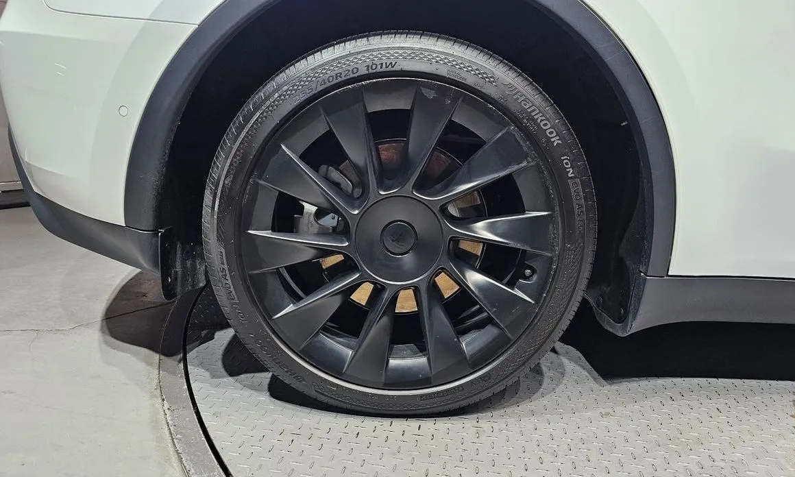 Tesla Model Y — фото 4