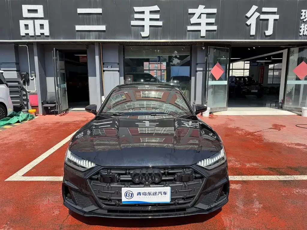 Audi A7L — фото 1