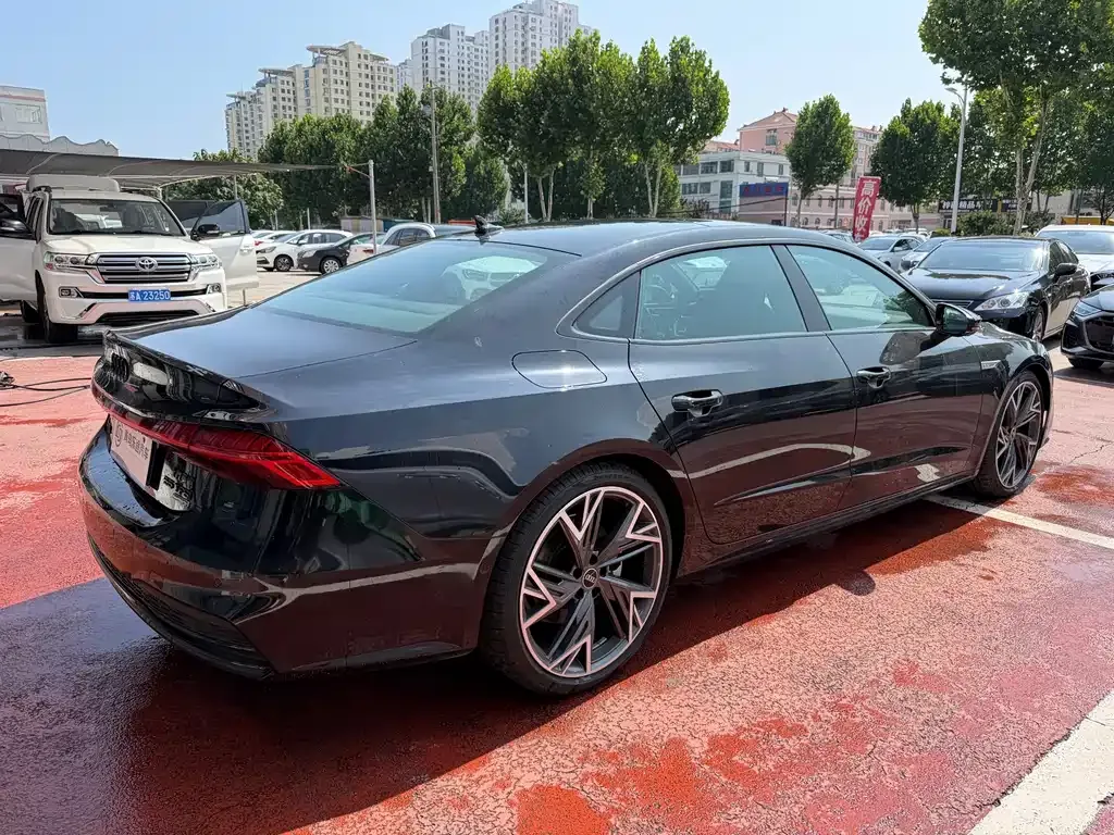 Audi A7L — фото 10