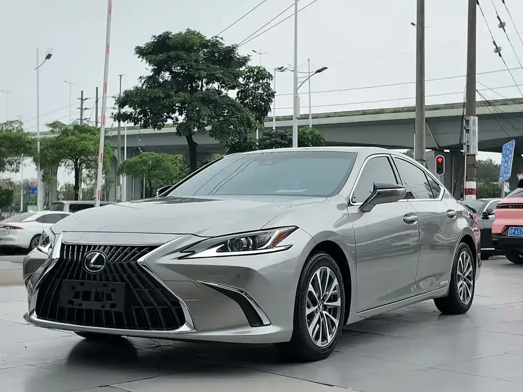 Lexus ES — фото 1