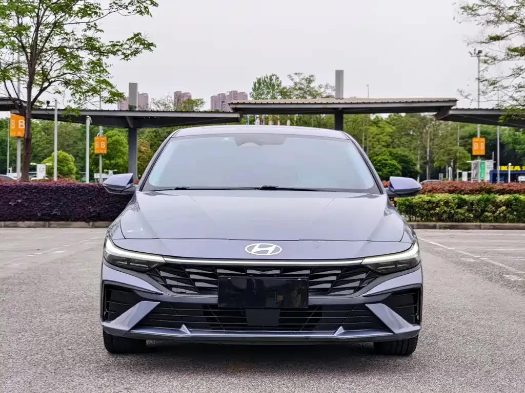 Hyundai Elantra — фото 10