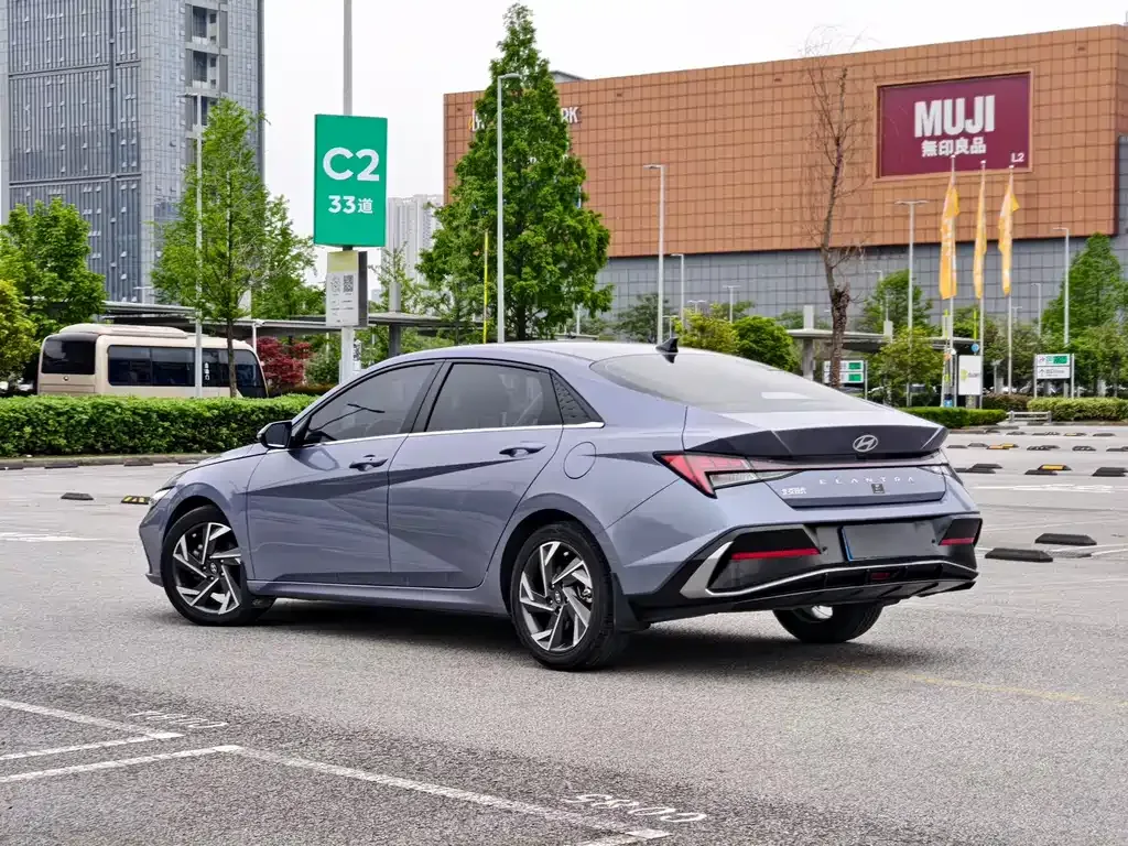 Hyundai Elantra — фото 6