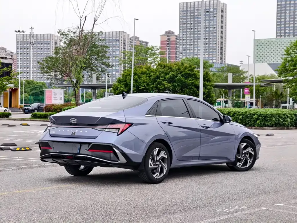 Hyundai Elantra — фото 8