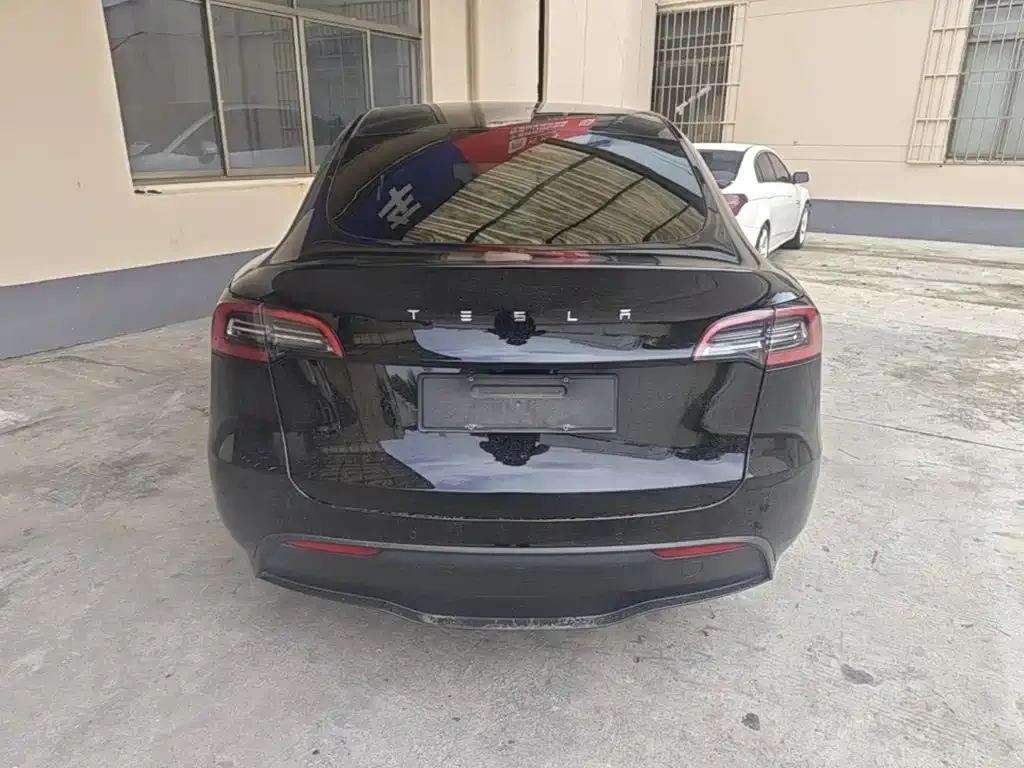 Tesla Model Y — фото 5