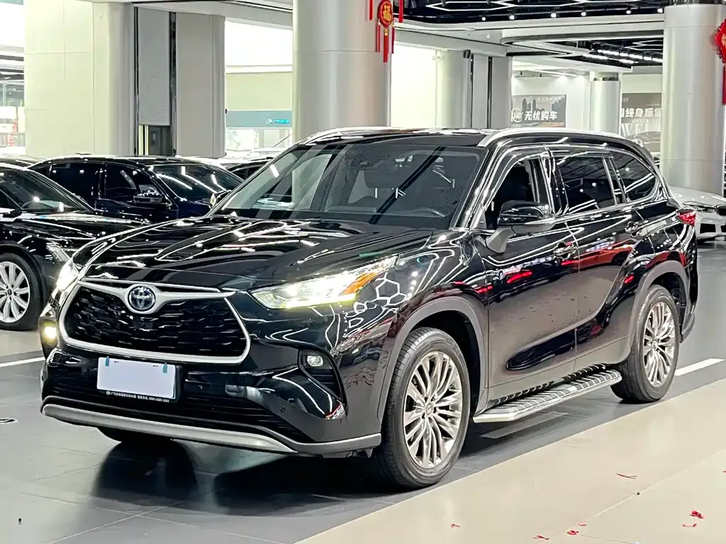 Toyota Highlander — фото 1
