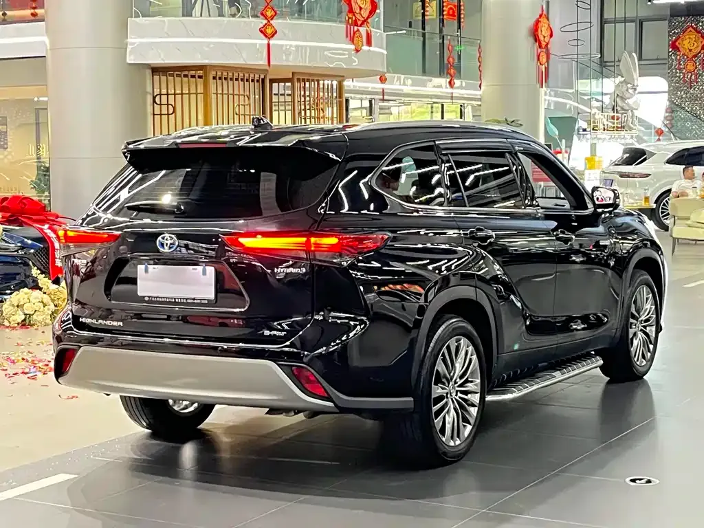 Toyota Highlander — фото 8