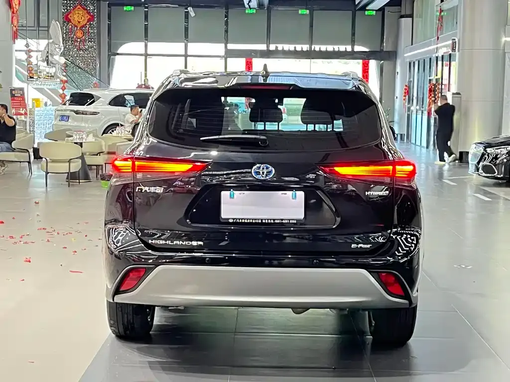 Toyota Highlander — фото 3