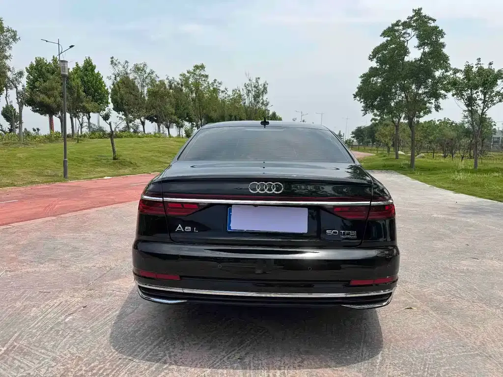 Audi A8 — фото 6