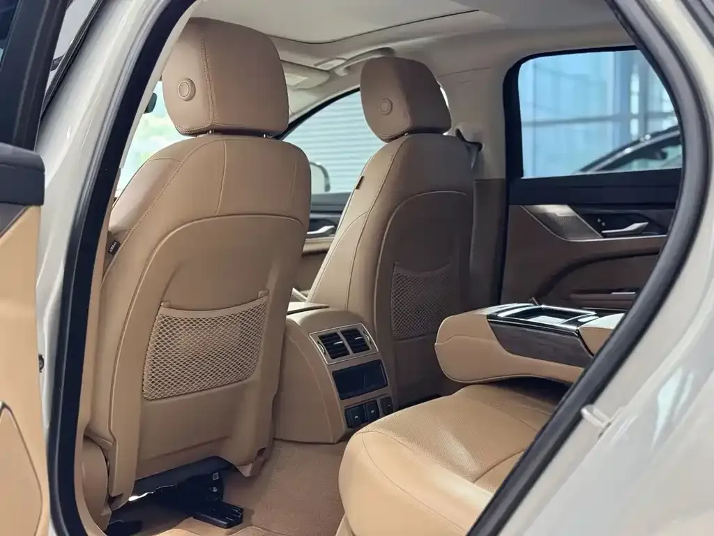 Jaguar XFL — фото 10