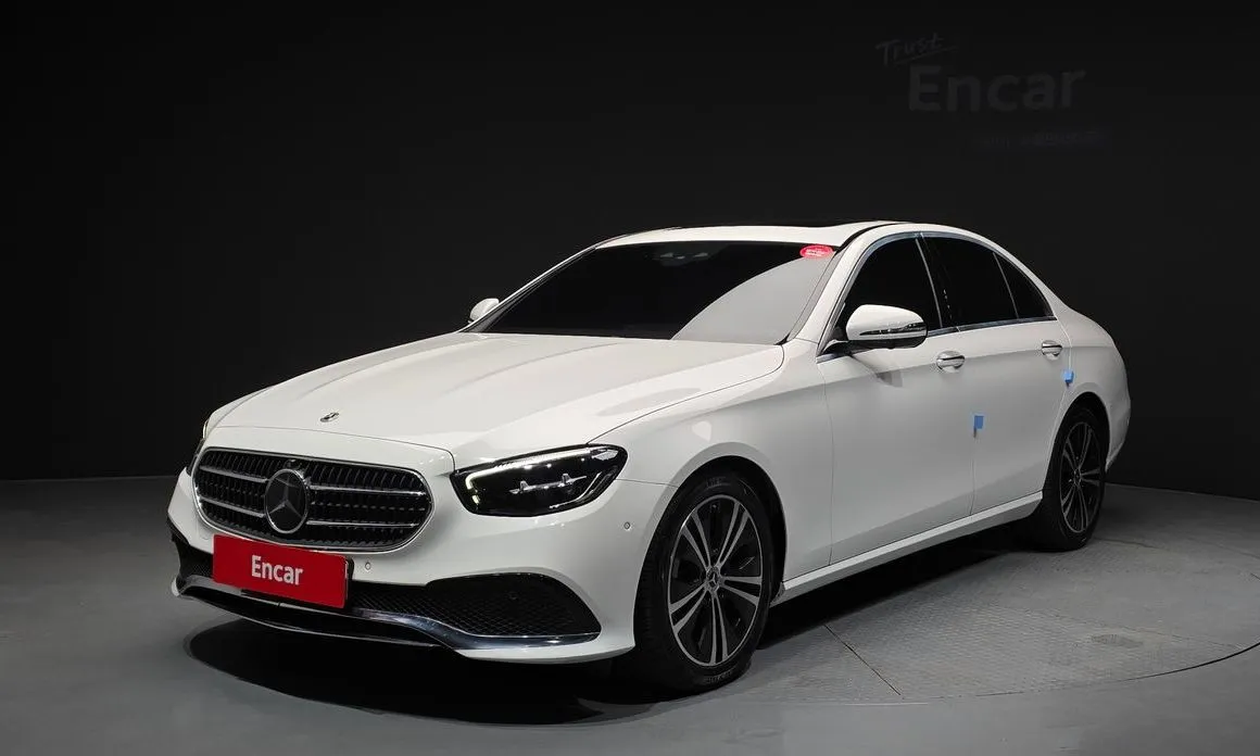 Mercedes-Benz E-Class — фото 1
