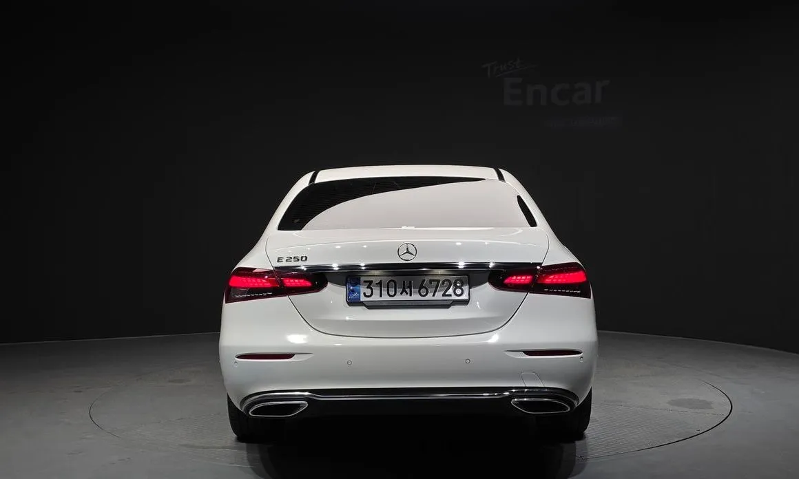 Mercedes-Benz E-Class — фото 2