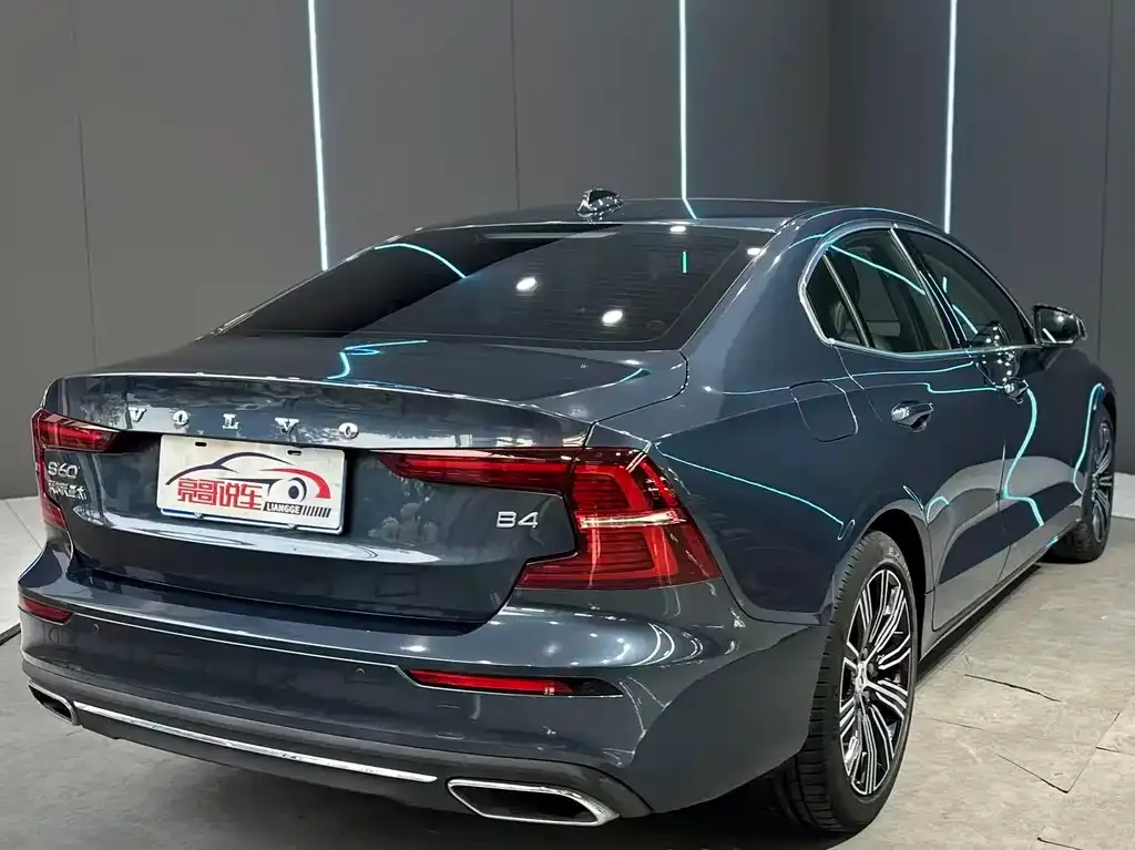 Volvo S60 — фото 10