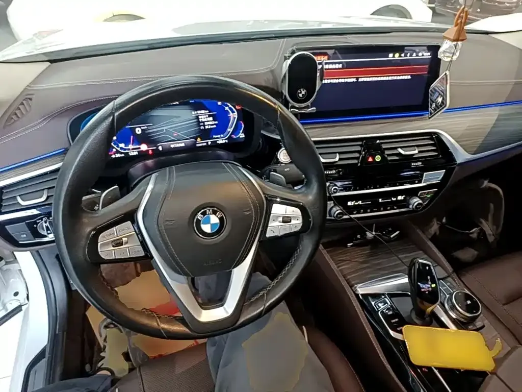 BMW 5 Series — фото 10