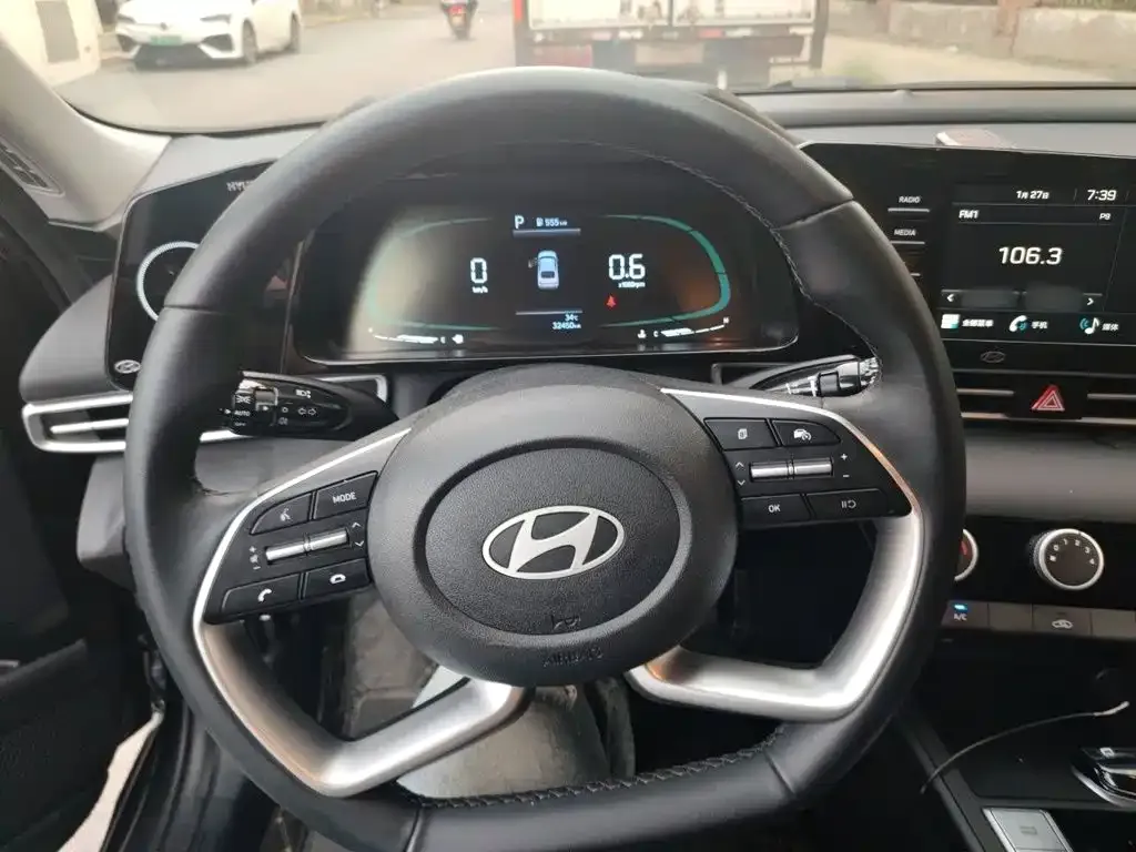 Hyundai Elantra — фото 10