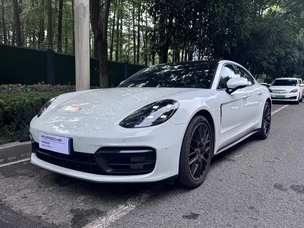 Porsche Panamera — фото 1