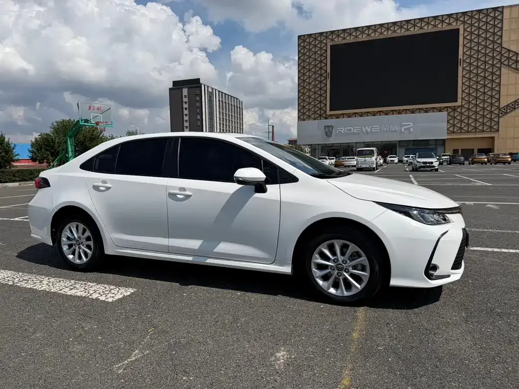 Toyota Corolla — фото 7