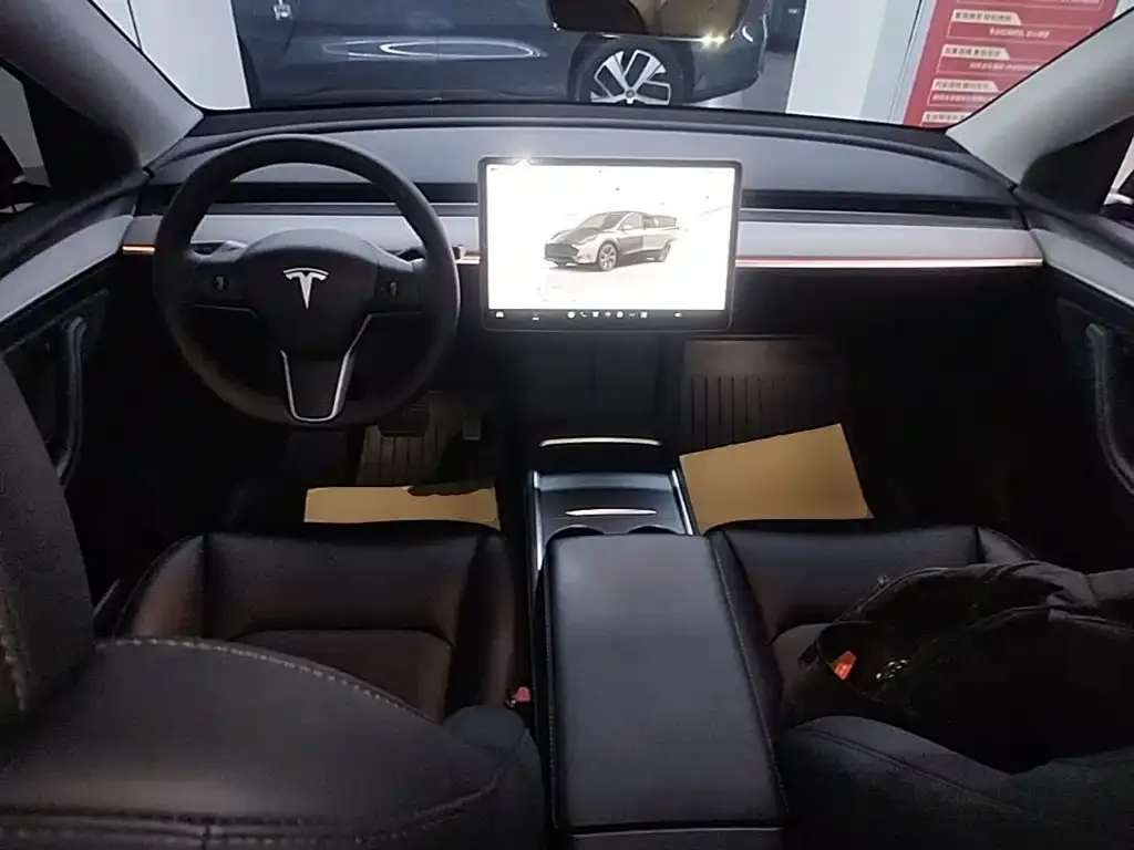 Tesla Model Y — фото 2