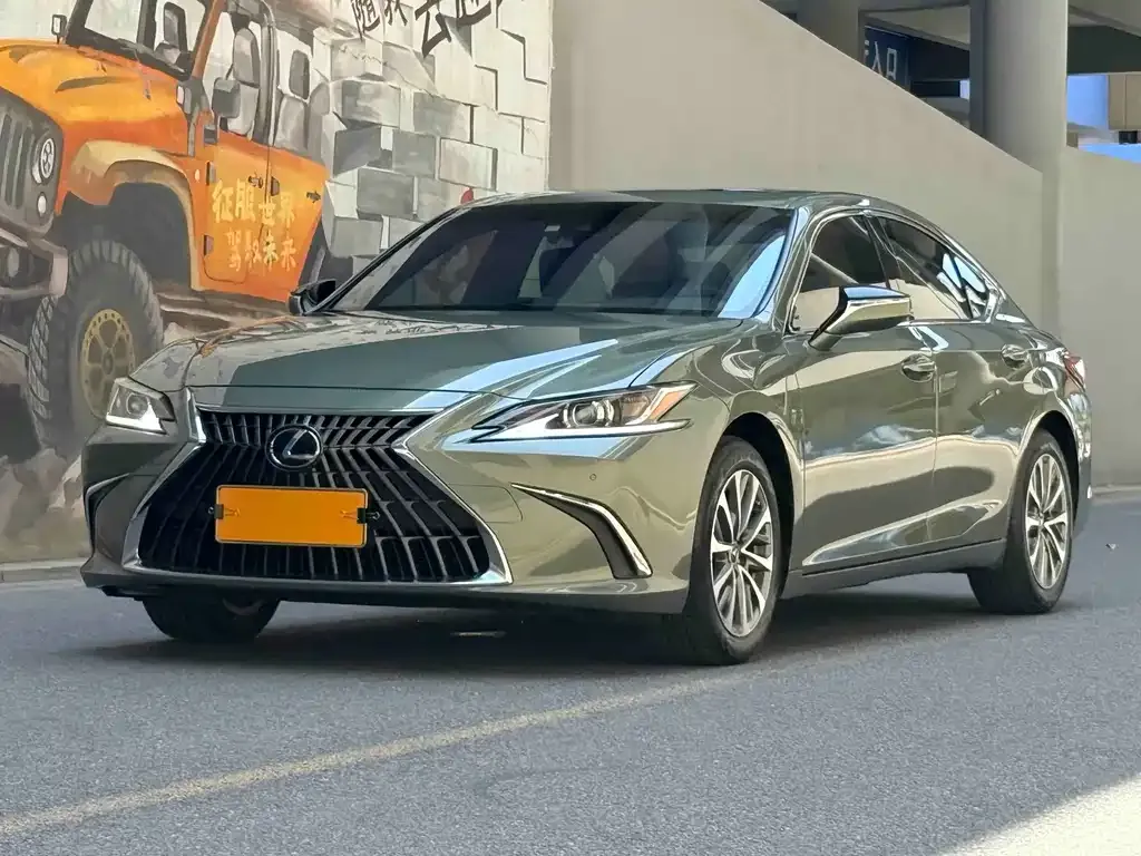 Lexus ES — фото 1