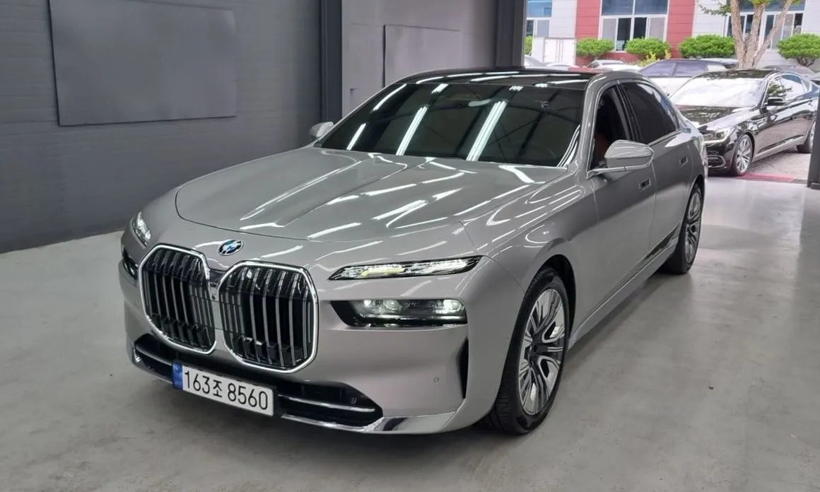 BMW 7-Series — фото 10